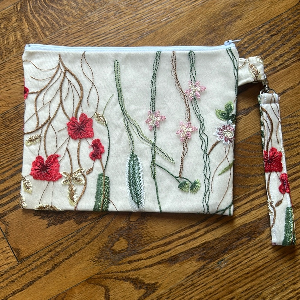 Floral spring wristlet